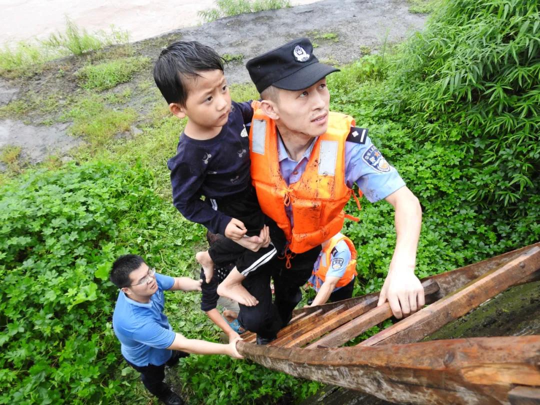 通川区公安局领导团队，引领与担当新力量